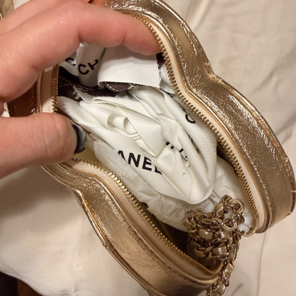 CHANEL Metallic Gold Heart Crossbody Bag - Picture 4 of 5